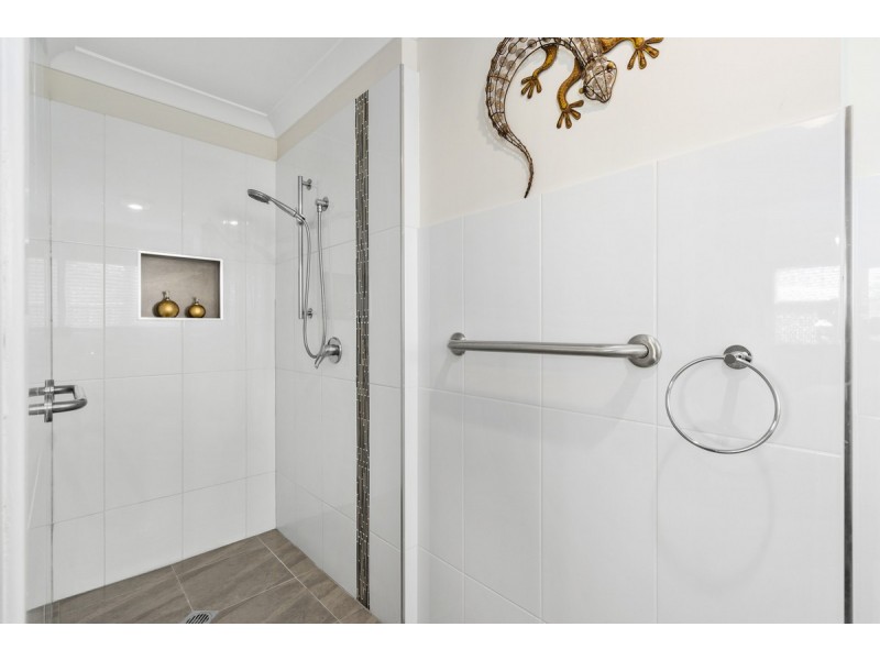 8 Lefroy Drive, Coombabah QLD 4216