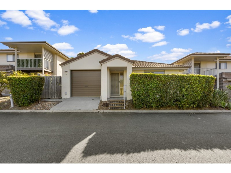 7/30 Carmarthen Circuit, Pacific Pines QLD 4211
