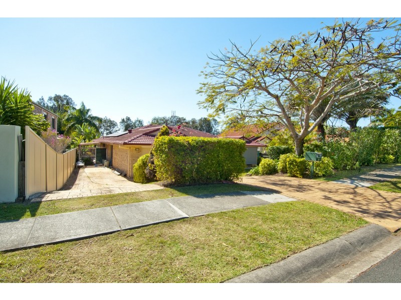 22 Gippsland Drive, Helensvale QLD 4212