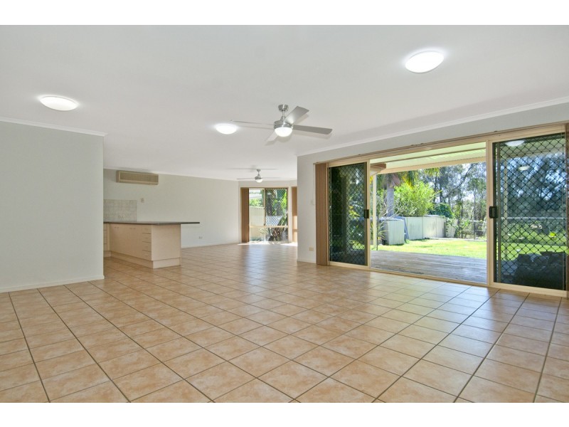 22 Gippsland Drive, Helensvale QLD 4212