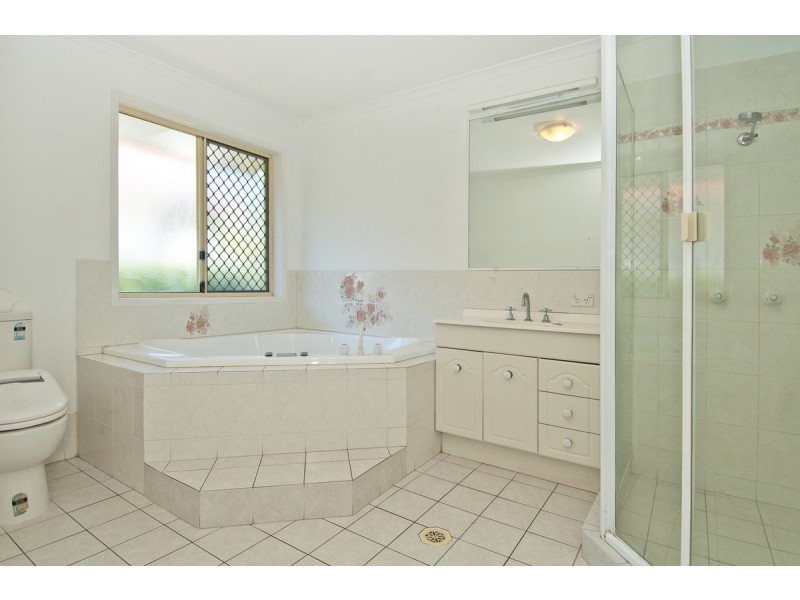 22 Gippsland Drive, Helensvale QLD 4212