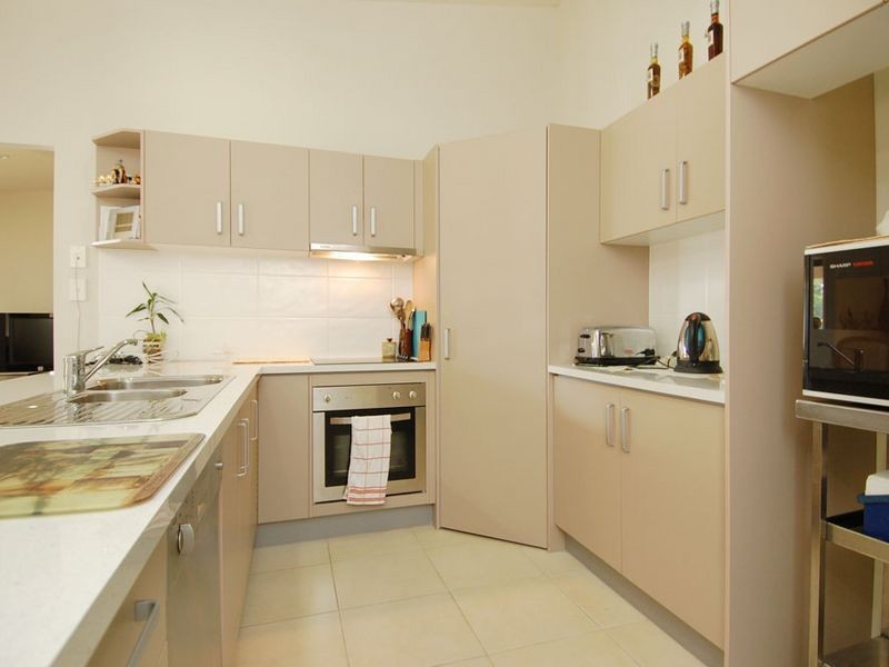 16 McGuire Court, Pacific Pines QLD 4211