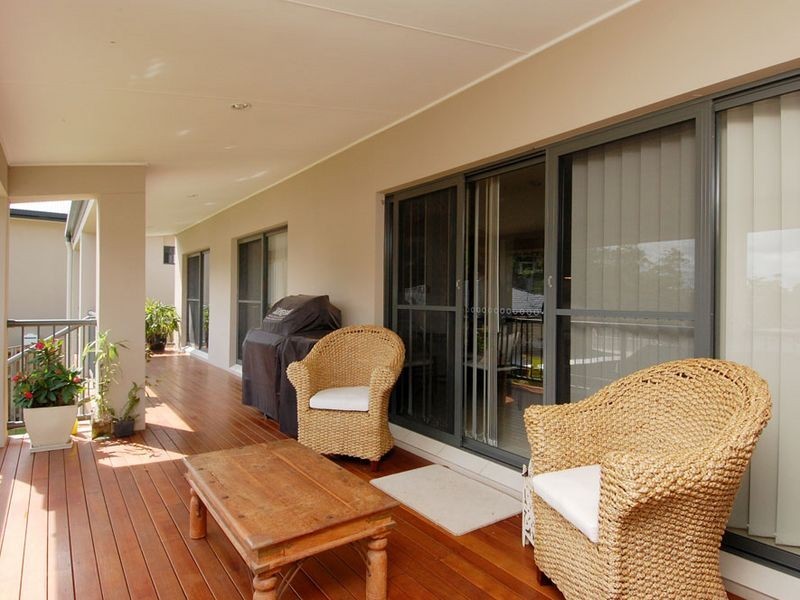 16 McGuire Court, Pacific Pines QLD 4211