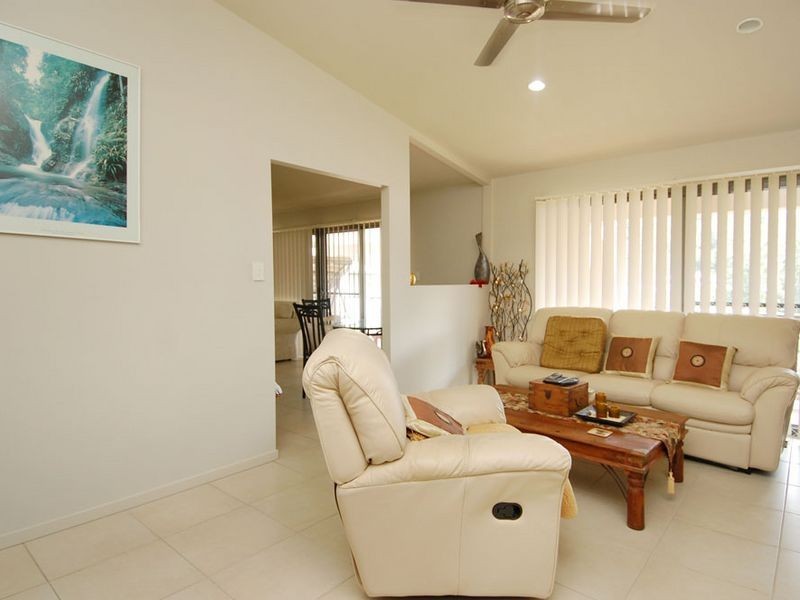 16 McGuire Court, Pacific Pines QLD 4211