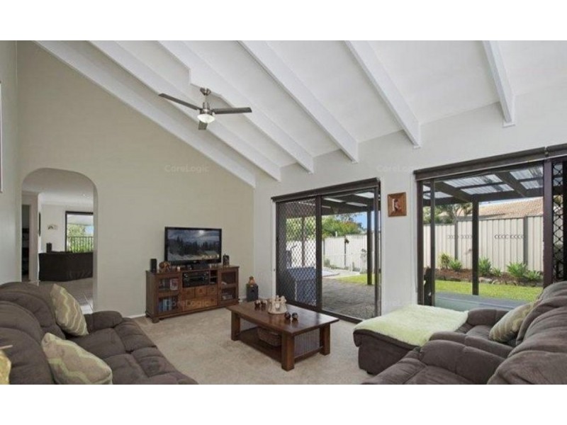 19 Barradine Crescent, Helensvale QLD 4212