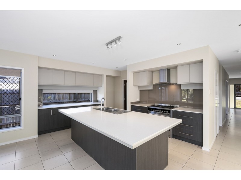 48 Fletcher Crescent, Pacific Pines QLD 4211