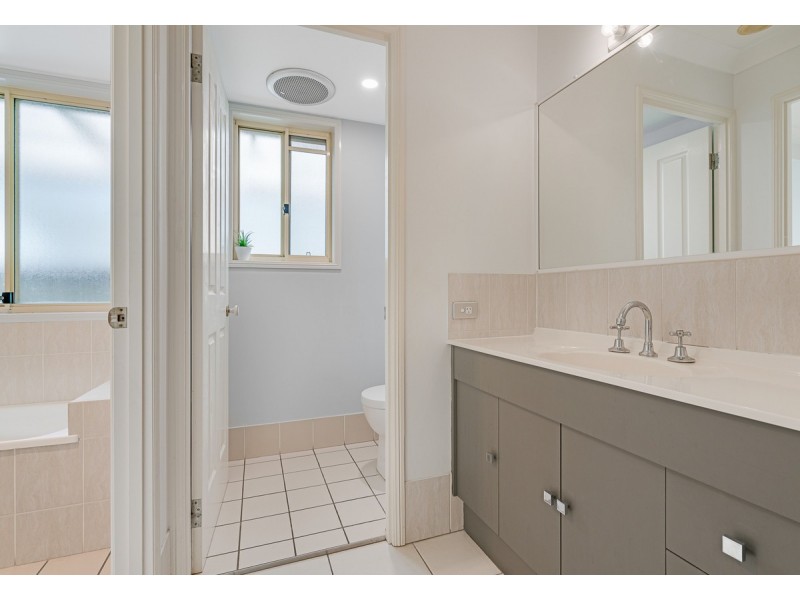 3 Wardley Drive, Parkwood QLD 4214