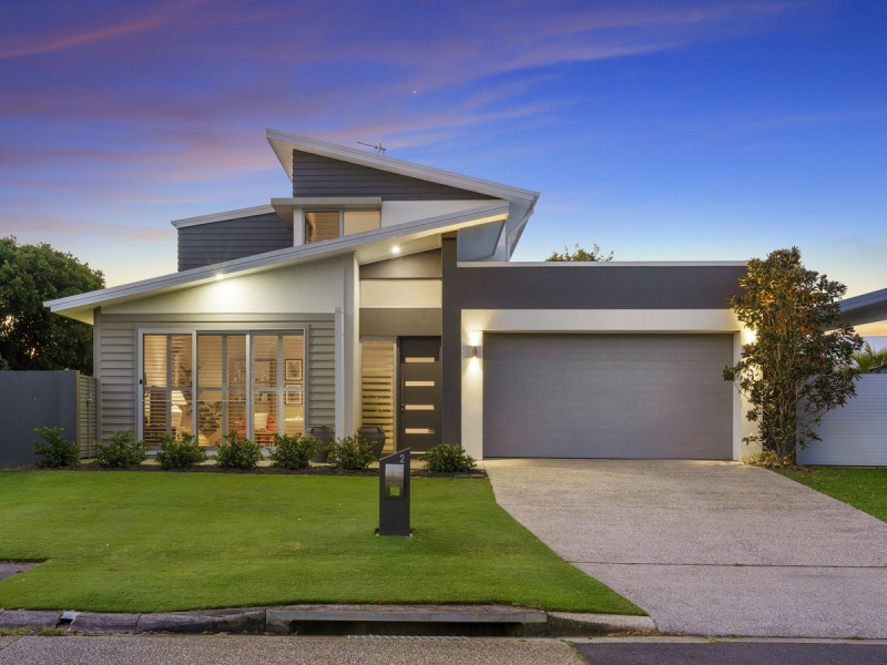 2 Ruthenium Court, Hope Island QLD 4212