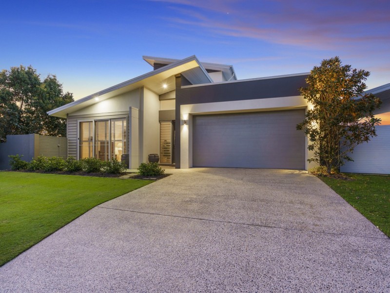 2 Ruthenium Court, Hope Island QLD 4212
