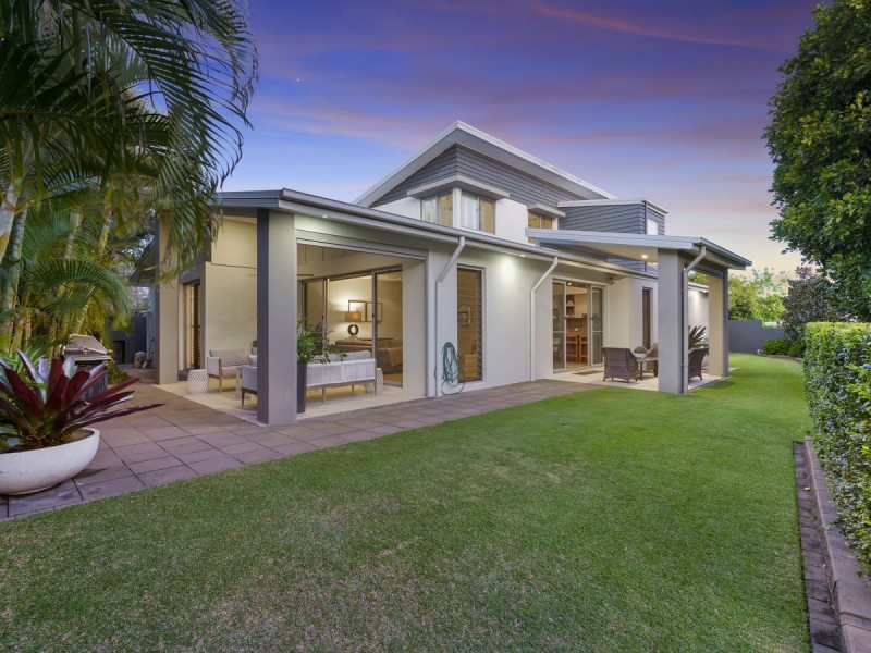 2 Ruthenium Court, Hope Island QLD 4212