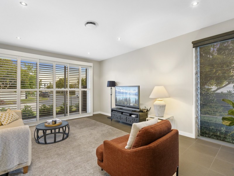 2 Ruthenium Court, Hope Island QLD 4212