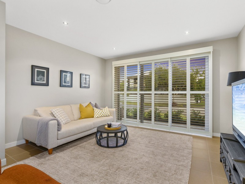 2 Ruthenium Court, Hope Island QLD 4212