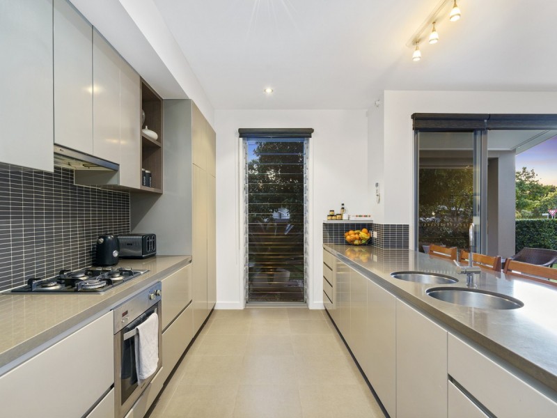 2 Ruthenium Court, Hope Island QLD 4212
