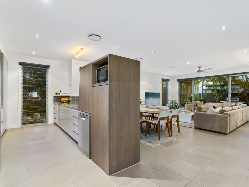 2 Ruthenium Court, Hope Island QLD 4212