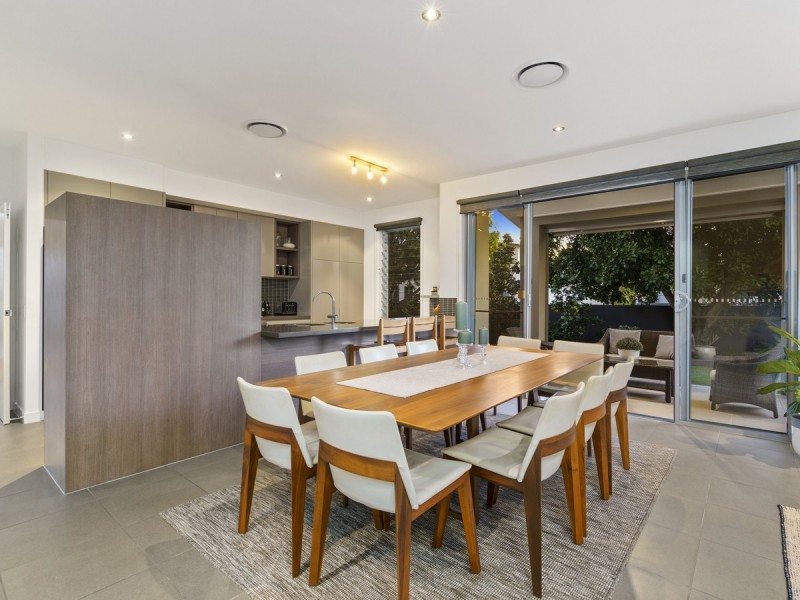 2 Ruthenium Court, Hope Island QLD 4212