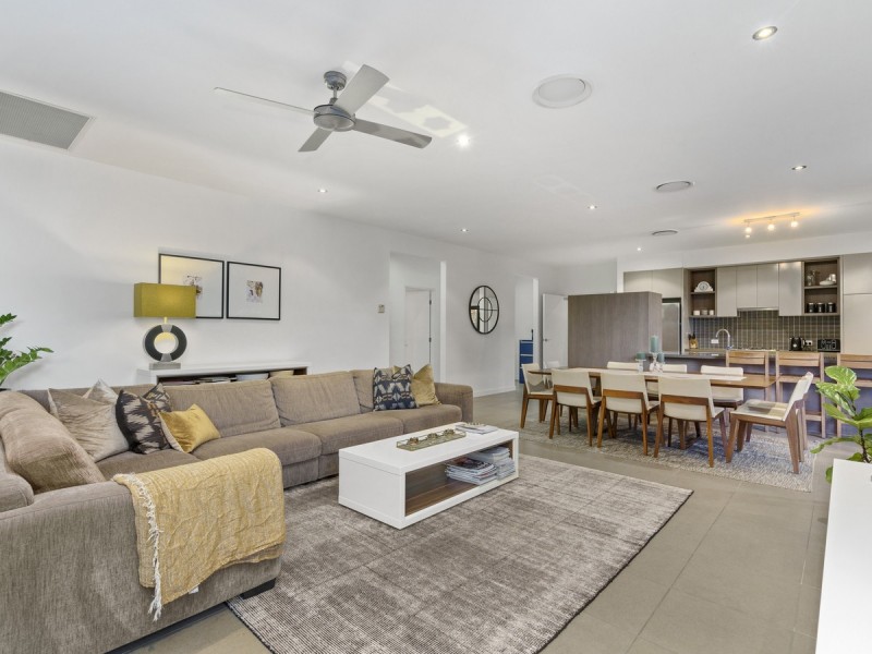 2 Ruthenium Court, Hope Island QLD 4212