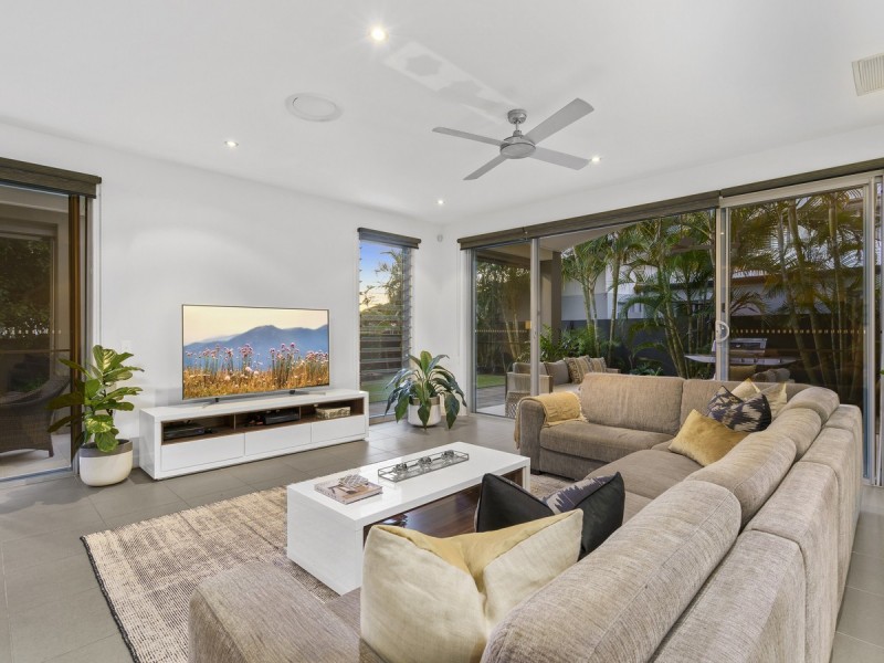 2 Ruthenium Court, Hope Island QLD 4212