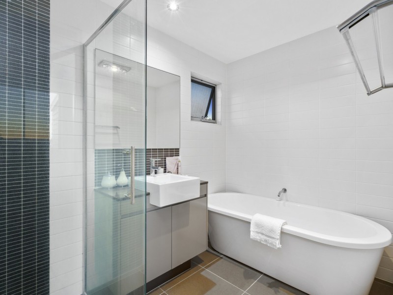 2 Ruthenium Court, Hope Island QLD 4212