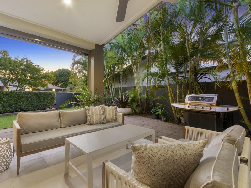 2 Ruthenium Court, Hope Island QLD 4212