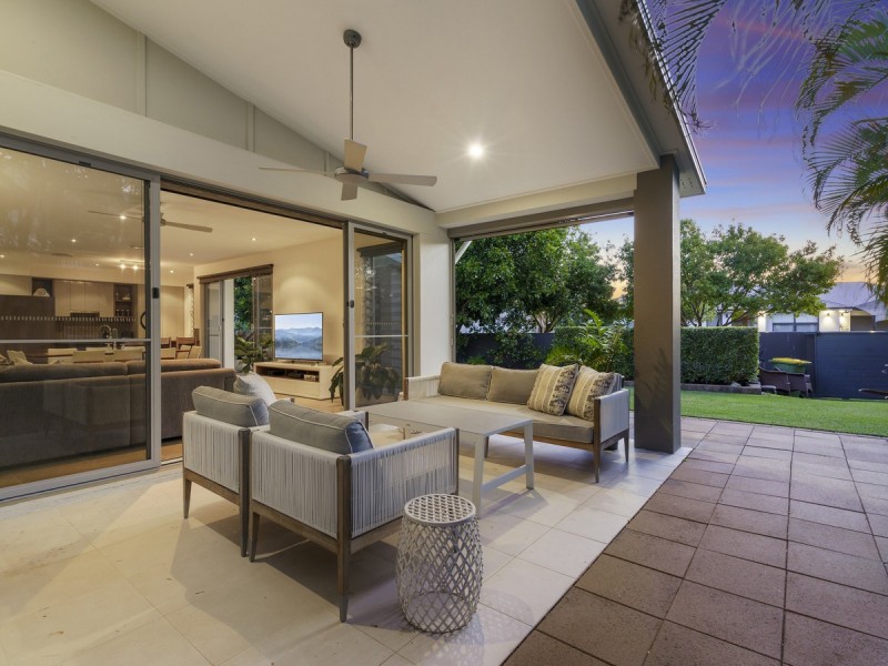 2 Ruthenium Court, Hope Island QLD 4212