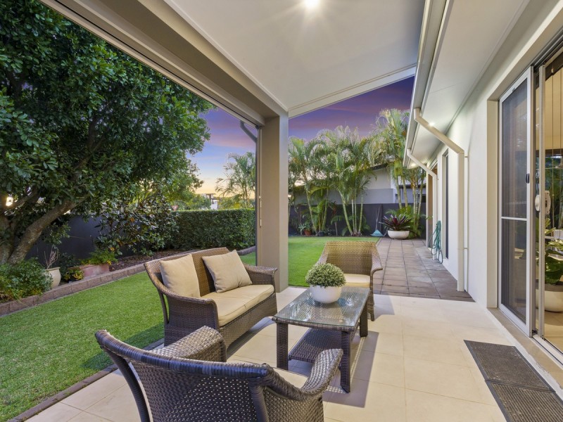 2 Ruthenium Court, Hope Island QLD 4212