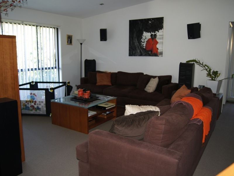 3 Howland Circuit, Pacific Pines QLD 4211