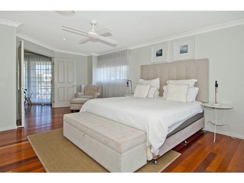 1650 Riverdale Drive, Hope Island QLD 4212