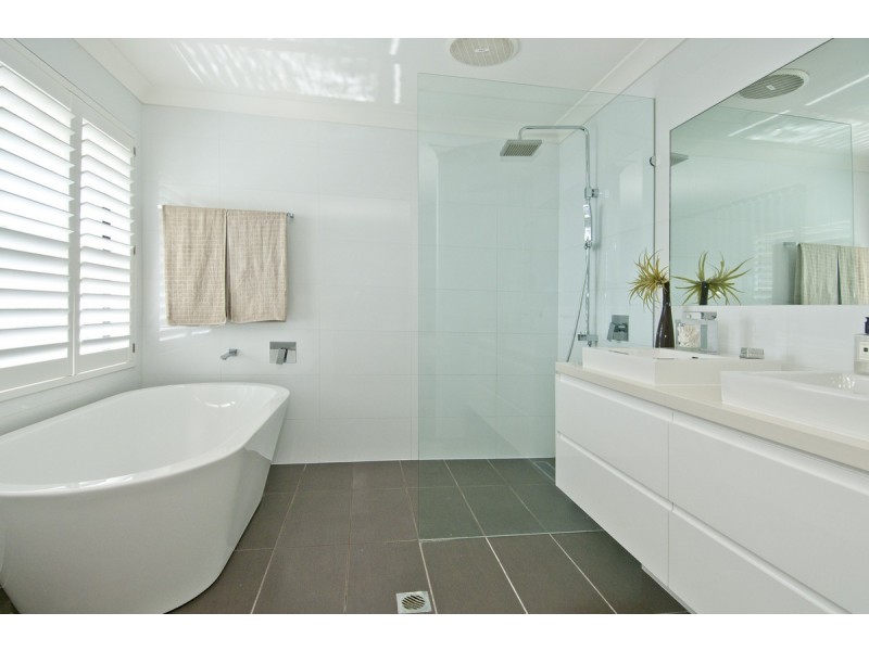 1650 Riverdale Drive, Hope Island QLD 4212