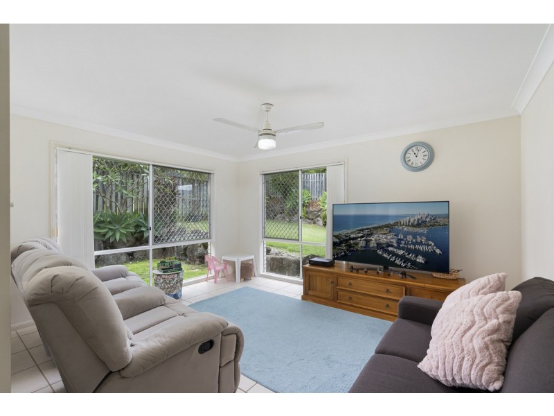4 Arragan Court, Pacific Pines QLD 4211
