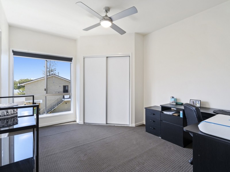 1/3 Nankeen Avenue, Paradise Point QLD 4216