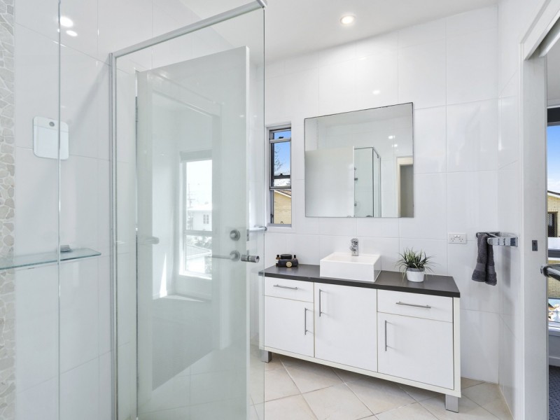 1/3 Nankeen Avenue, Paradise Point QLD 4216