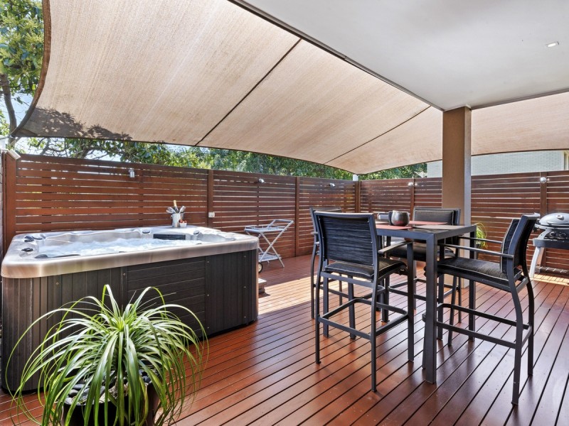 1/3 Nankeen Avenue, Paradise Point QLD 4216