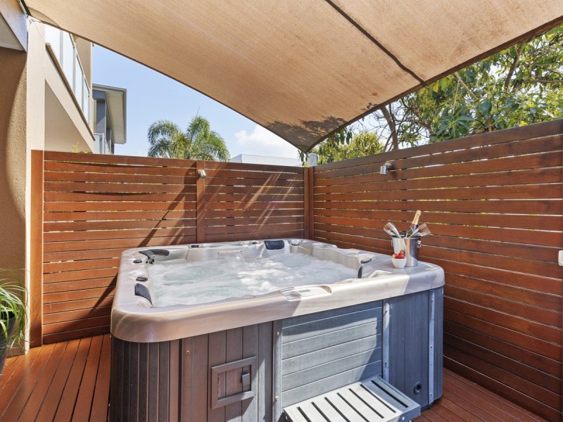 1/3 Nankeen Avenue, Paradise Point QLD 4216