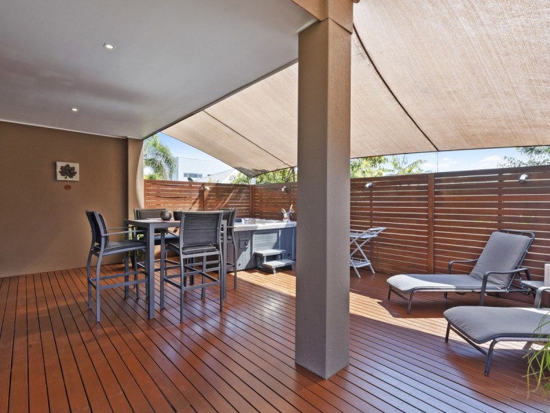 1/3 Nankeen Avenue, Paradise Point QLD 4216