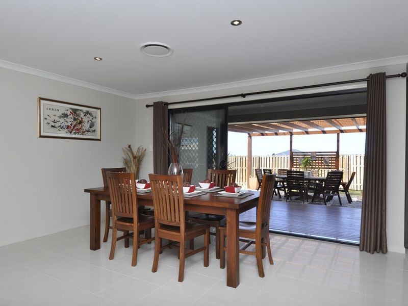 35 Harmsworth Road, Pacific Pines QLD 4211