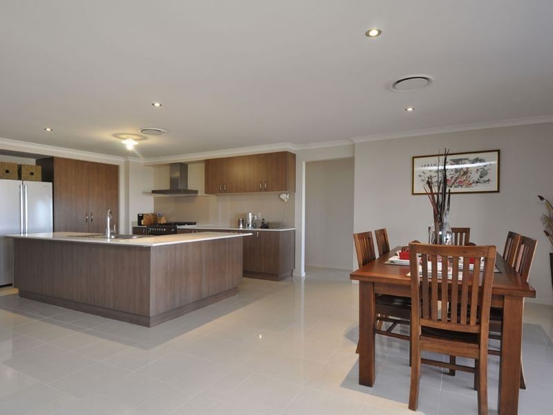 35 Harmsworth Road, Pacific Pines QLD 4211