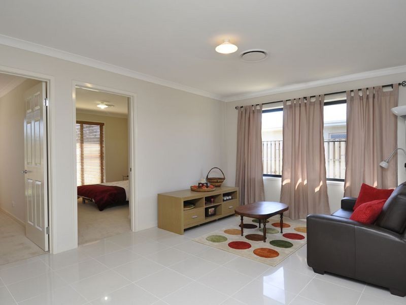 35 Harmsworth Road, Pacific Pines QLD 4211