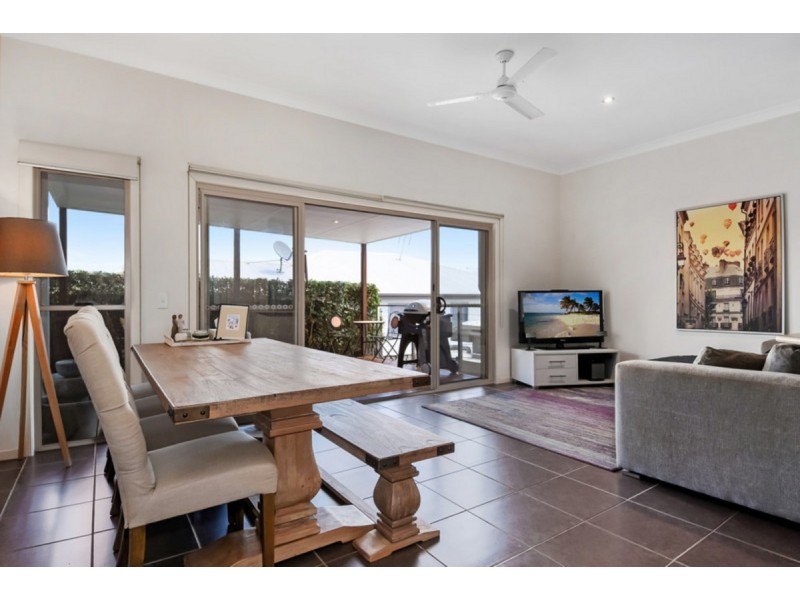 1/12 Diamantina Circuit, Pacific Pines QLD 4211