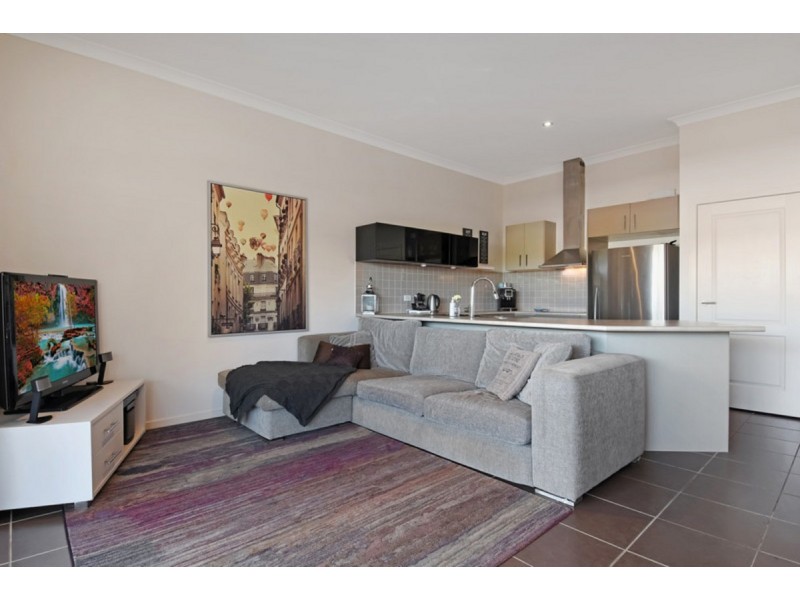 1/12 Diamantina Circuit, Pacific Pines QLD 4211