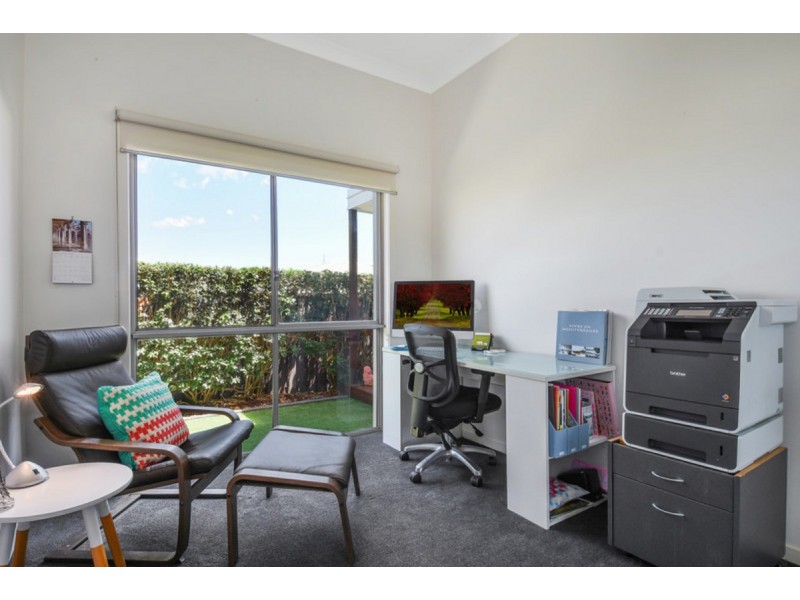 1/12 Diamantina Circuit, Pacific Pines QLD 4211