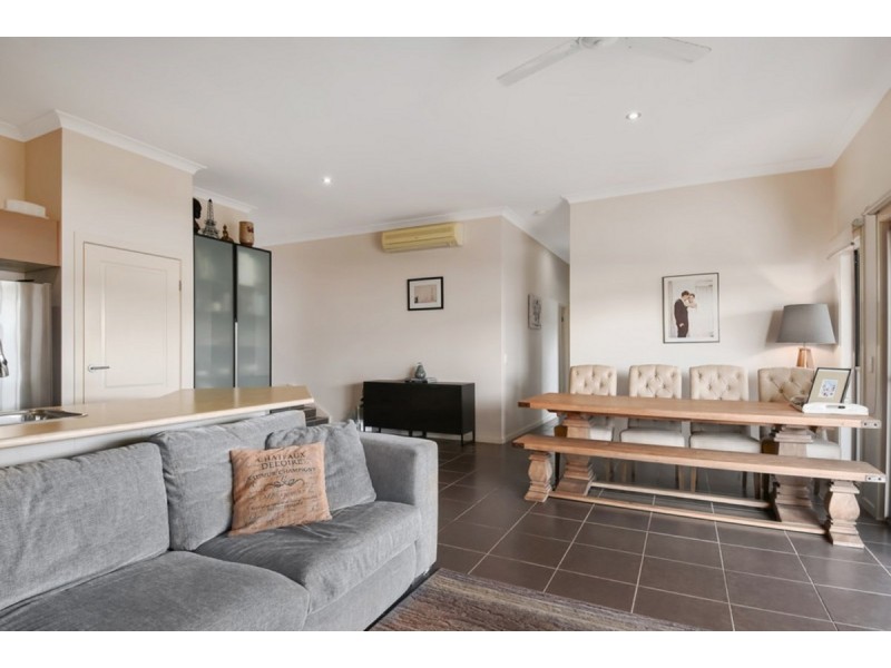 1/12 Diamantina Circuit, Pacific Pines QLD 4211