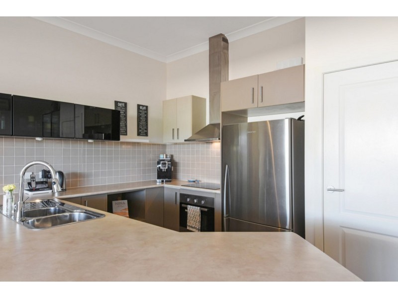 1/12 Diamantina Circuit, Pacific Pines QLD 4211