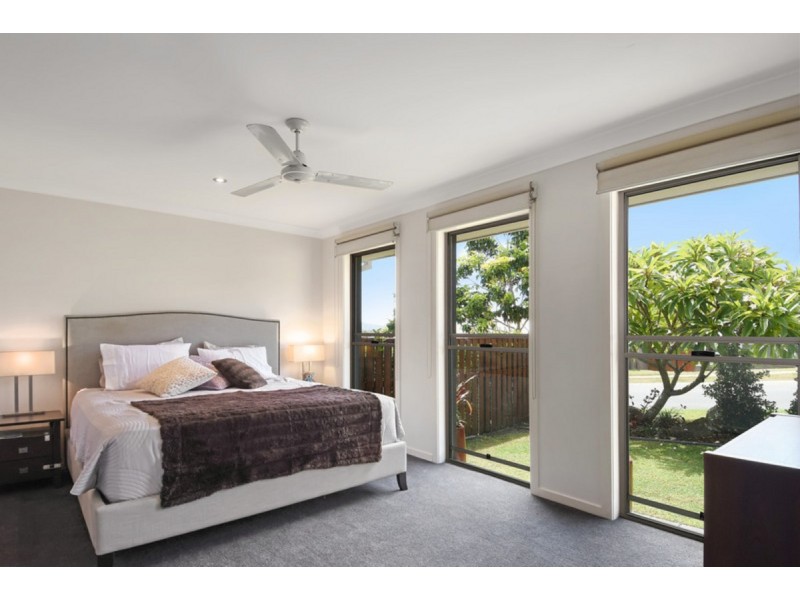 1/12 Diamantina Circuit, Pacific Pines QLD 4211