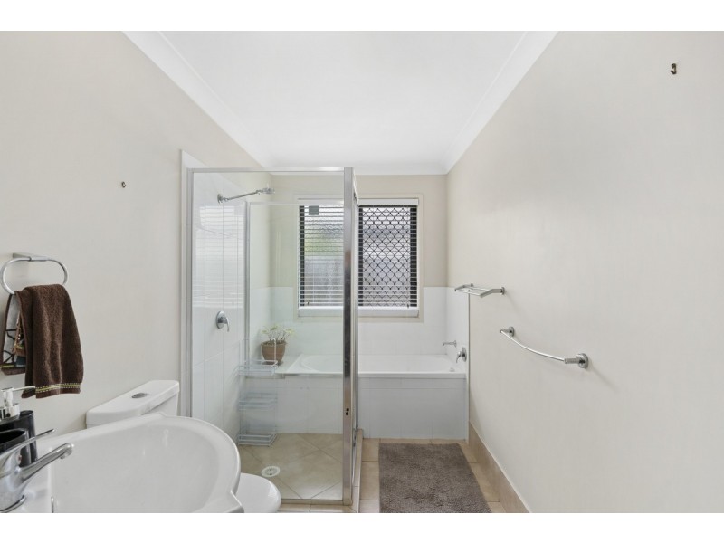 4 Eurella Street, Pacific Pines QLD 4211