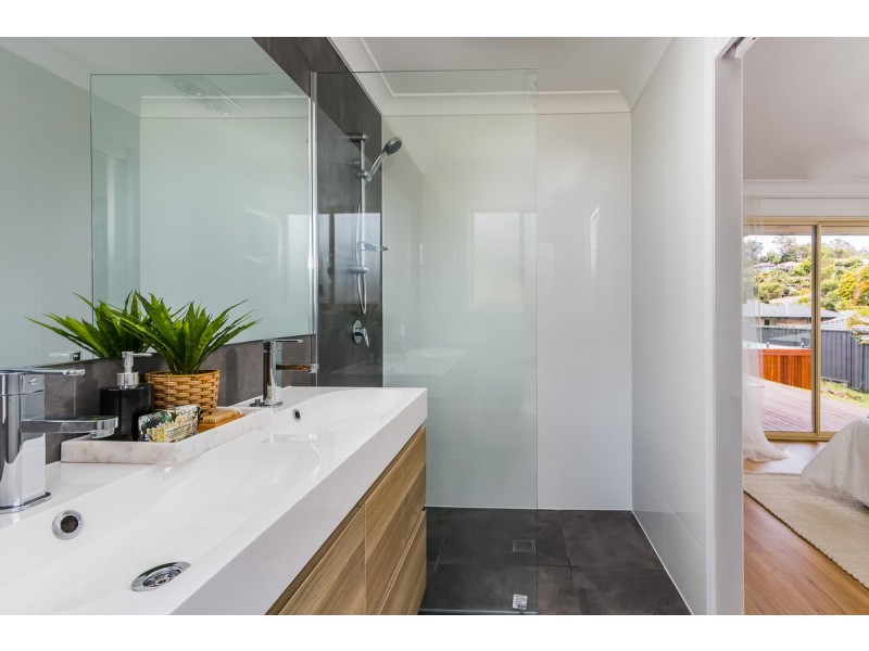 22 Nandi Terrace, Pacific Pines QLD 4211