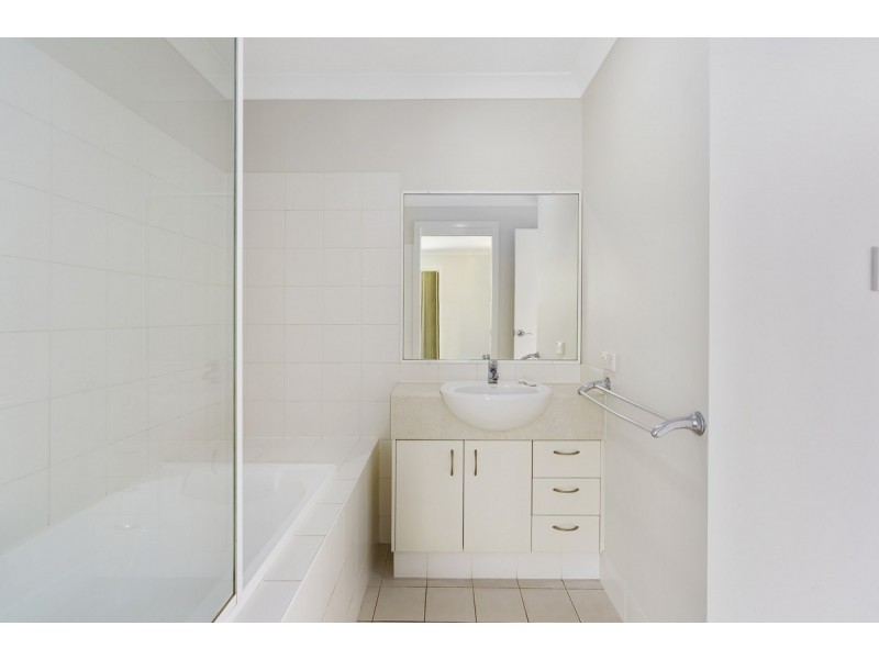 5 Norfolk Drive, Pacific Pines QLD 4211