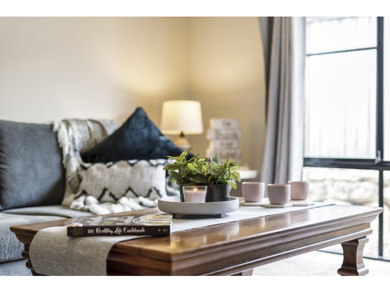 8 Rimatara Rise, Pacific Pines QLD 4211