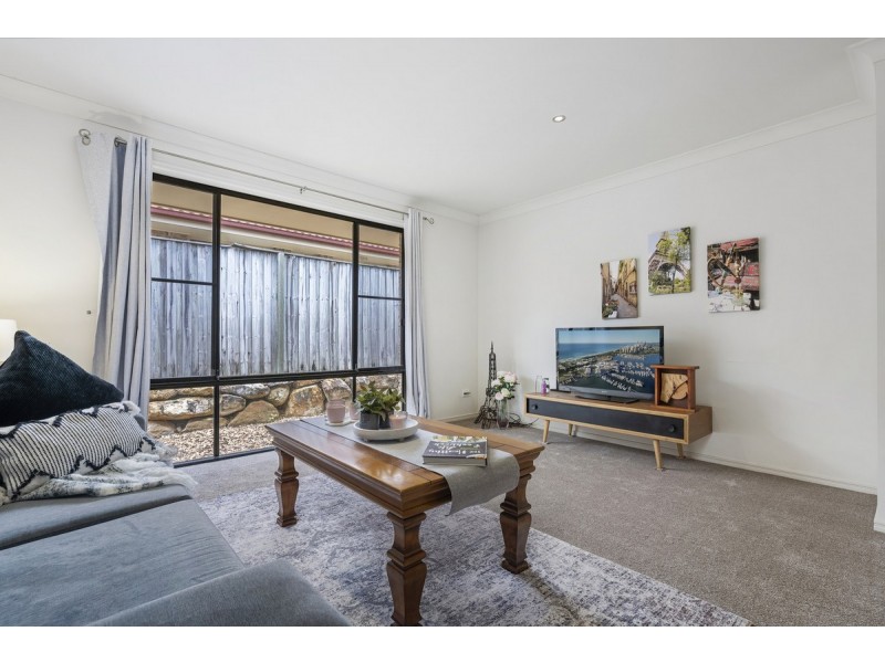 8 Rimatara Rise, Pacific Pines QLD 4211