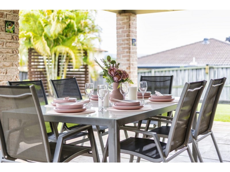 8 Rimatara Rise, Pacific Pines QLD 4211