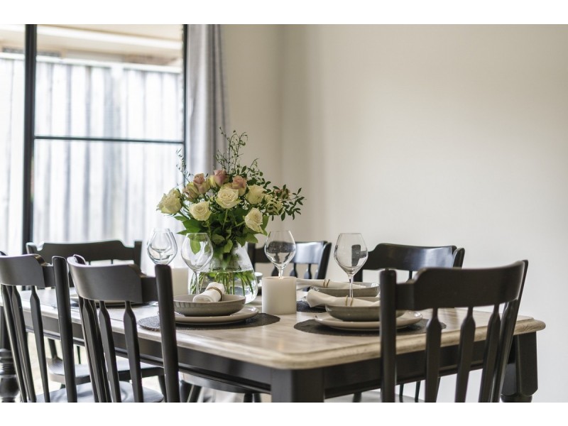 8 Rimatara Rise, Pacific Pines QLD 4211